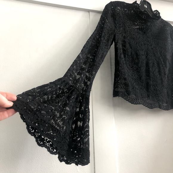 Forever 21 Tops - Lace bell sleeve crop top! Small